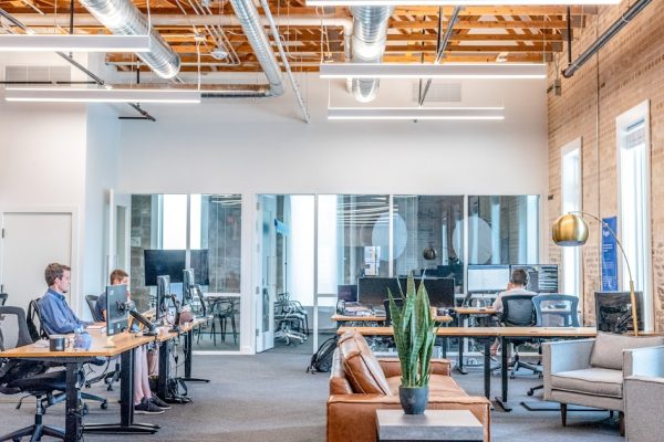 Déléguer ses posts LinkedIn : guide pratique pour dirigeants